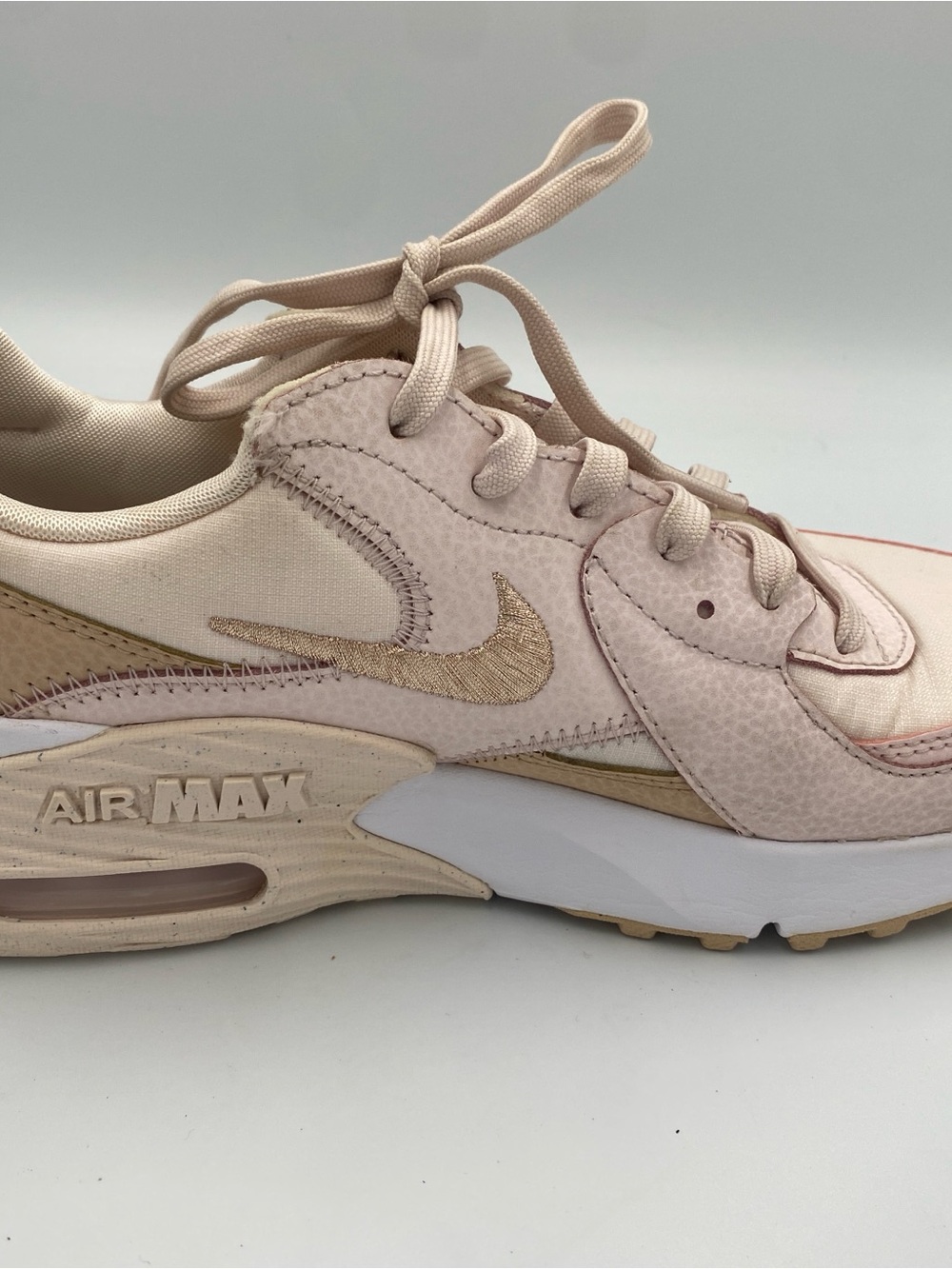 Nike Women's Air Max Excee Size 8.5